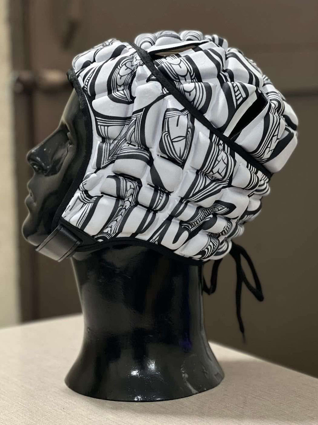 ⚪ Mangopare – Headgear Mā Pango (White/Black)